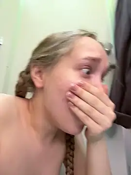 Foto porno bambi_lu ne arata tot la camera pe KUR.ro