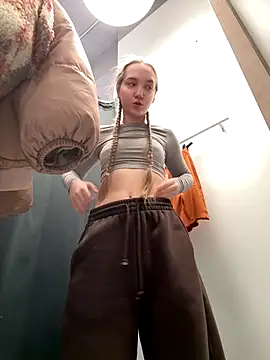 Foto porno bambi_lu ne arata tot la camera pe KUR.ro