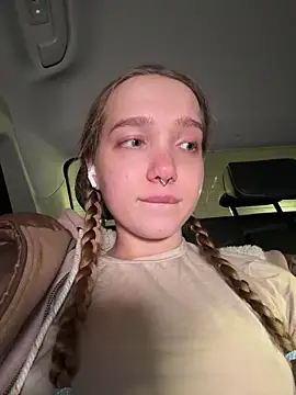 Foto porno bambi_lu ne arata tot la camera pe KUR.ro