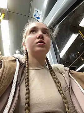 Foto porno bambi_lu ne arata tot la camera pe KUR.ro