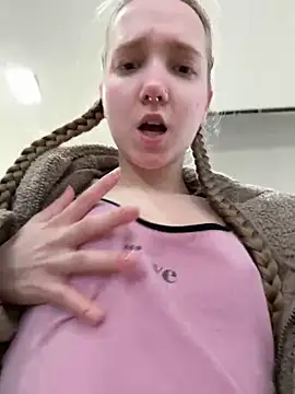 Foto porno bambi_lu se dezbraca la web pe StripChat pe KUR.ro