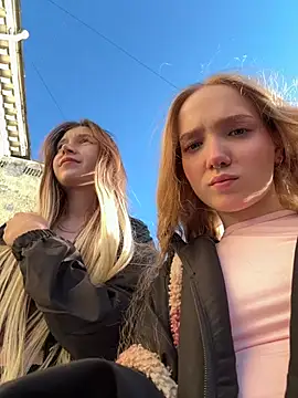 Foto porno bambi_lu ne arata tot la camera pe KUR.ro