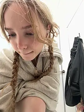 Foto porno bambi_lu ne arata tot la camera pe KUR.ro
