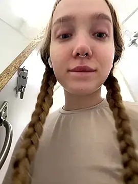 Foto porno bambi_lu ne arata tot la camera pe KUR.ro