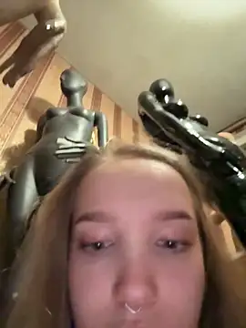 Foto porno bambi_lu ne arata tot la camera pe KUR.ro