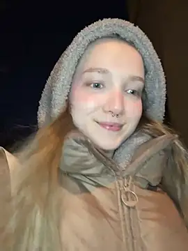Foto porno bambi_lu se dezbraca la web pe StripChat pe KUR.ro