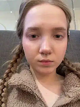 Foto porno bambi_lu se dezbraca la web pe StripChat pe KUR.ro
