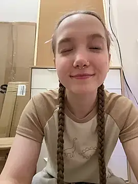 Foto porno bambi_lu se dezbraca la web pe StripChat pe KUR.ro