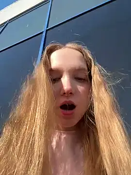 Foto porno bambi_lu ne arata tot la camera pe KUR.ro