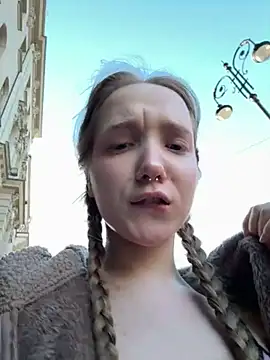 Foto porno bambi_lu se dezbraca la web pe StripChat pe KUR.ro