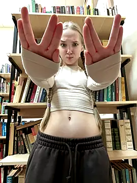 Foto porno bambi_lu ne arata tot la camera pe KUR.ro