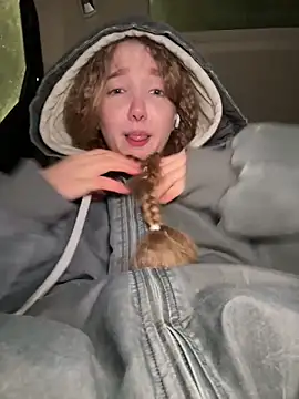 Foto porno bambi_lu ne arata tot la camera pe KUR.ro