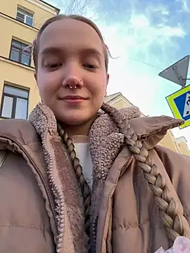 Foto porno bambi_lu se dezbraca la web pe StripChat pe KUR.ro