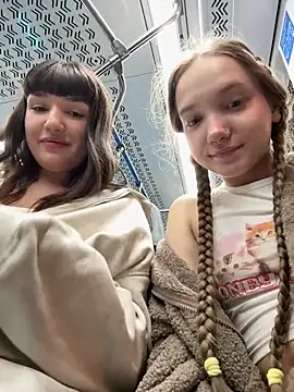 Foto porno bambi_lu se dezbraca la web pe StripChat pe KUR.ro