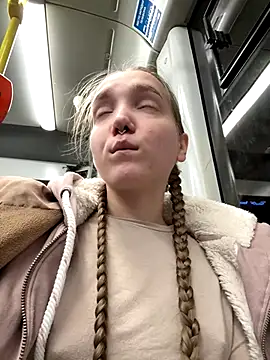 Foto porno bambi_lu ne arata tot la camera pe KUR.ro