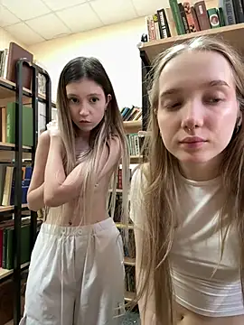 Foto porno bambi_lu ne arata tot la camera pe KUR.ro