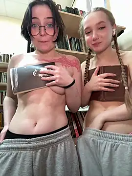 Foto porno bambi_lu ne arata tot la camera pe KUR.ro