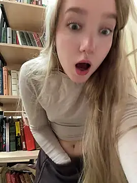 Foto porno bambi_lu ne arata tot la camera pe KUR.ro