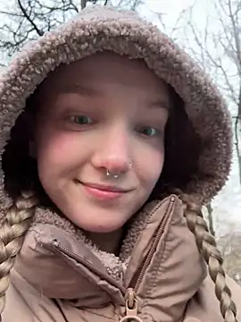 Foto porno bambi_lu se dezbraca la web pe StripChat pe KUR.ro