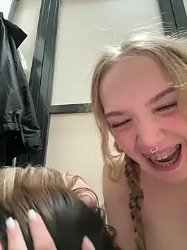 Foto porno bambi_lu ne arata tot la camera pe KUR.ro