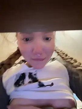 Foto porno bambi_lu ne arata tot la camera pe KUR.ro