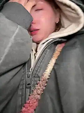 Foto porno bambi_lu ne arata tot la camera pe KUR.ro