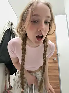 Foto porno bambi_lu ne arata tot la camera pe KUR.ro
