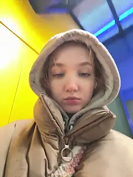 Foto porno bambi_lu ne arata tot la camera pe KUR.ro