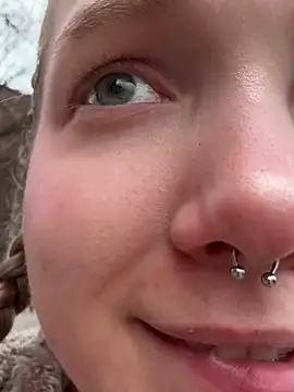 Foto porno bambi_lu se dezbraca la web pe StripChat pe KUR.ro