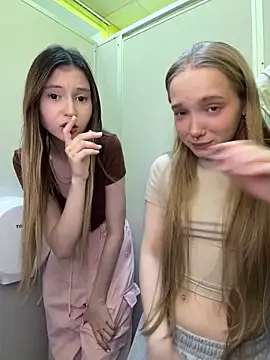 Foto porno bambi_lu ne arata tot la camera pe KUR.ro