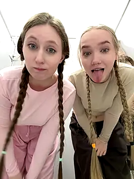 Foto porno bambi_lu ne arata tot la camera pe KUR.ro