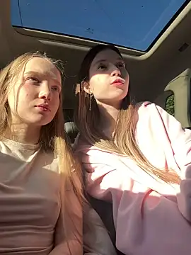 Foto porno bambi_lu ne arata tot la camera pe KUR.ro