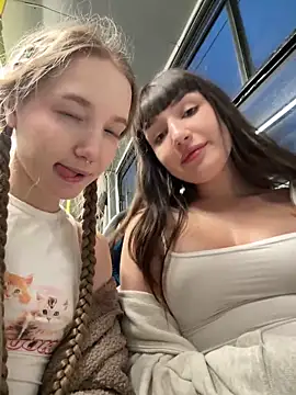 Foto porno bambi_lu se dezbraca la web pe StripChat pe KUR.ro
