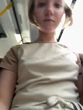 Foto porno bambi_lu se dezbraca la web pe StripChat pe KUR.ro