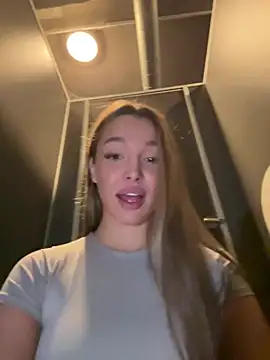 Foto porno barbiehumpxxx se dezbraca la web pe StripChat pe KUR.ro