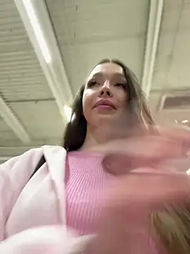 Foto porno barbiehumpxxx se dezbraca la web pe StripChat pe KUR.ro