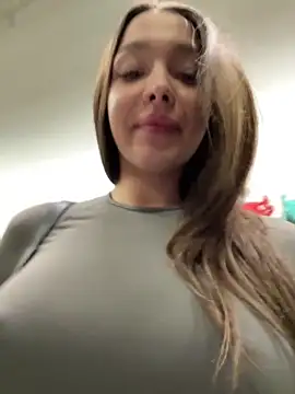 Foto porno barbiehumpxxx se dezbraca la web pe StripChat pe KUR.ro