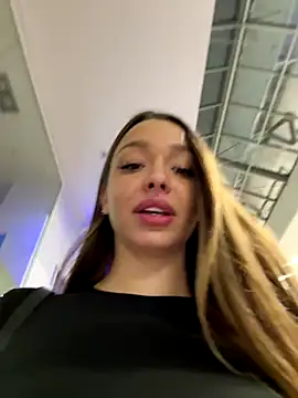 Foto porno barbiehumpxxx se dezbraca la web pe StripChat pe KUR.ro