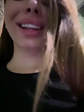 Foto porno barbiehumpxxx se dezbraca la web pe StripChat pe KUR.ro