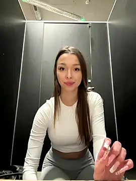 Foto porno barbiehumpxxx se dezbraca la web pe StripChat pe KUR.ro