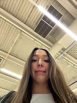 Foto porno barbiehumpxxx se dezbraca la web pe StripChat pe KUR.ro