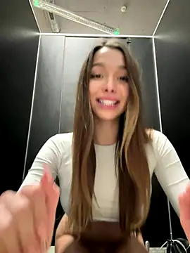 Foto porno barbiehumpxxx se dezbraca la web pe StripChat pe KUR.ro