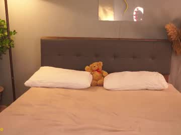 Foto porno bellacle se dezbraca la web pe Chaturbate pe KUR.ro