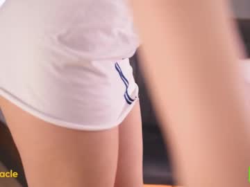 Foto porno bellacle se dezbraca la web pe Chaturbate pe KUR.ro