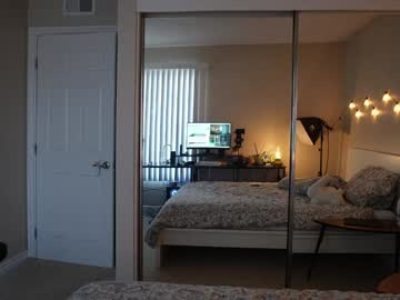 Foto porno bestblondiiecb ne arata tot la camera pe KUR.ro