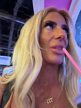 Foto porno Ganduri murdare cu blondiluvsanal pe KUR.ro