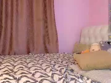 Foto porno bluuemarine ne arata tot la camera pe KUR.ro