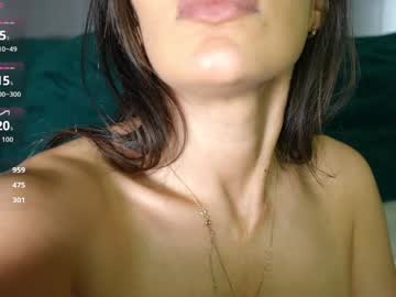 Foto porno bunnyclide se dezbraca la web pe Chaturbate pe KUR.ro