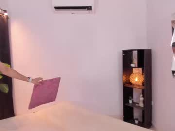 Foto porno burningcharm_ ne arata tot la camera pe KUR.ro