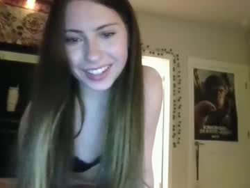 Foto porno callielovelatenight descoperita pe video chat pe KUR.ro
